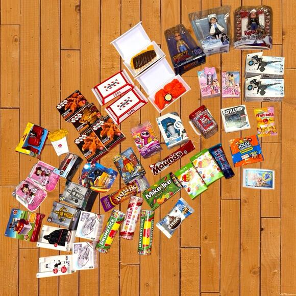 Zuru 5 Surprise Mini Brands Lot Bratz, Toys, Candy, Games & Accessories 50+ - Picture 1 of 8